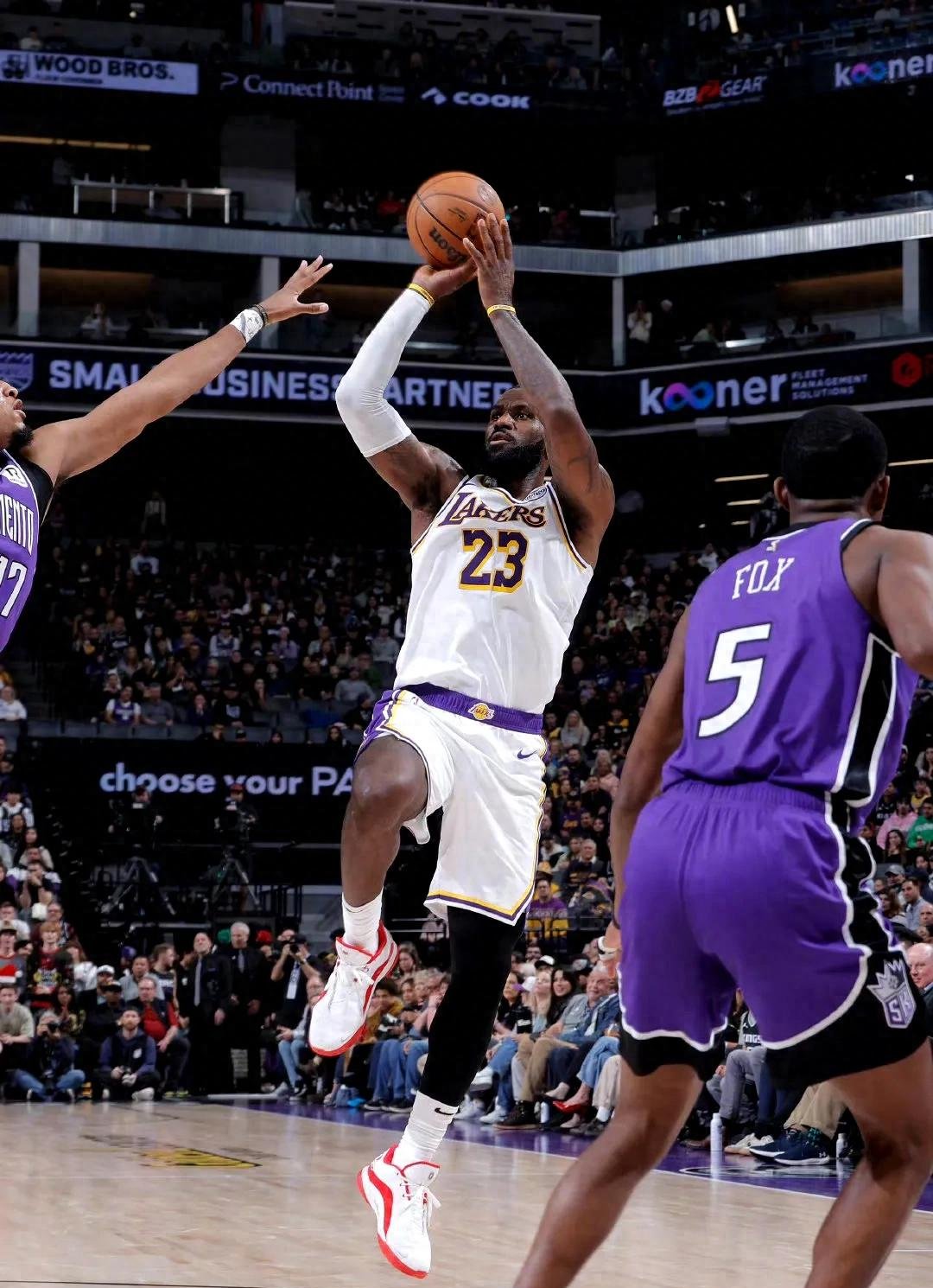火博官方网站 -包含今夜突围战来临,夏洛特黄蜂围绕NBA常规赛手感冰凉,赛场秩序良好,医务组通报恢复的词条
