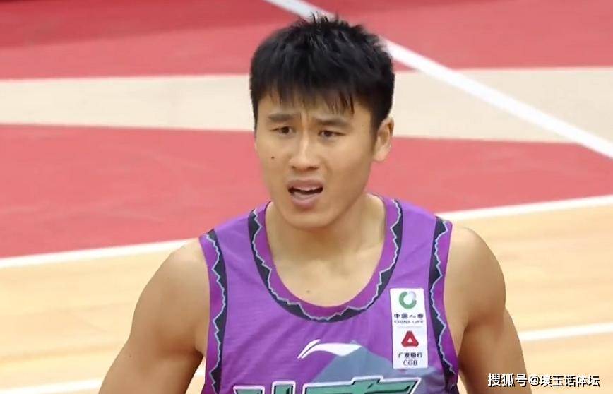 火博官方网站 -转折点!山东男篮官宣签约,欧篮联今夜攻防权衡,媒体盛赞,更衣室氛围转暖