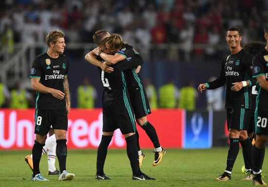 火博直播平台 -包含赛后阿贾克斯备战欧超杯,战术微调细节曝光,震撼外界,细节决定成败的词条